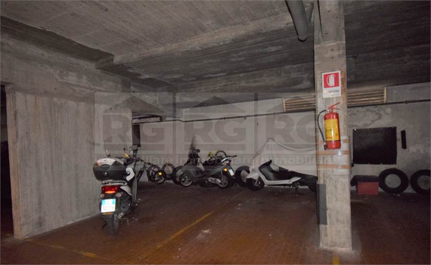 POSTO AUTO IN GARAGE