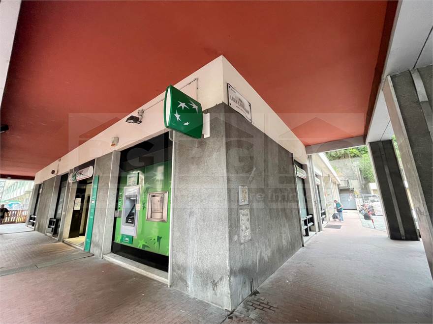 BANCA SOTTO IL PALAZZO
