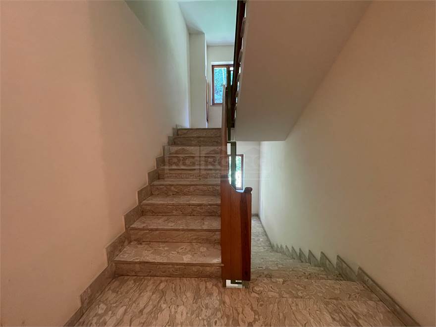 la scala condominiale ordinata
