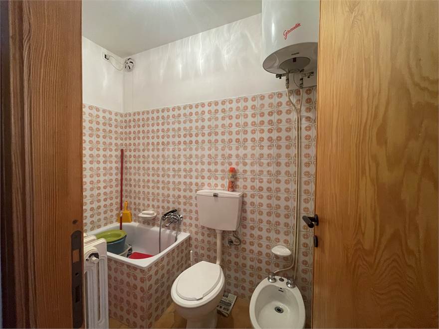 il bagno con vasca